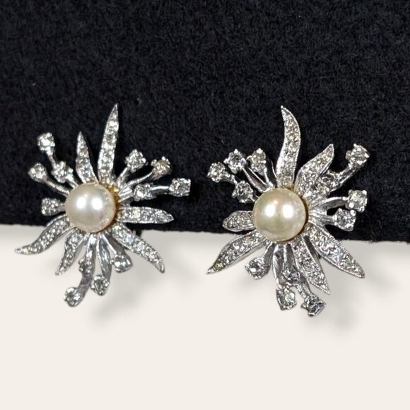 V. White Rhinestone & Faux Pearl Floral Demi Parure - Picture 4 of 10